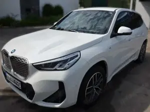 BMW iX1 xDrive30 M Sportpaket -  Leasingübernahme