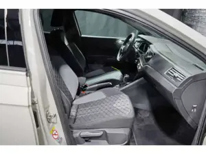 Volkswagen Polo R-Line 1.0 TSI OPF DSG IQ.DRIVE Rückfahrkamer Bild 5