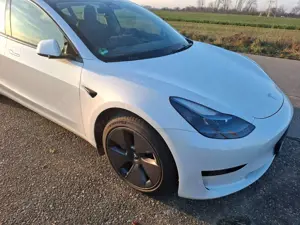 Tesla Model 3 RWD Enhanced Autopilot, AHK, Wärmepumpe, LPF Akku, SoH 93% Bild 4