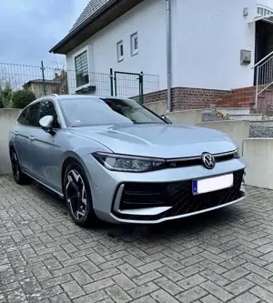 Volkswagen Passat Variant 2.0 TDI R-Line*AHK*DCC-Fahrwerk*5Jahre Garantie