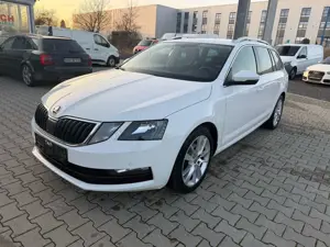 Skoda Octavia OCTAVIA COMBI AMBITION NAVI PDC SHZ