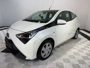 Toyota Others Aygo (X) 1,0-l-VVT-i x-play°1 Hand°Automatik
