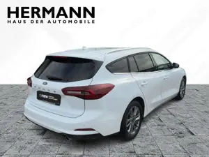 Ford Focus Turnier 1.5 EcoBlue Titanium AHK*CAM*LED Bild 4