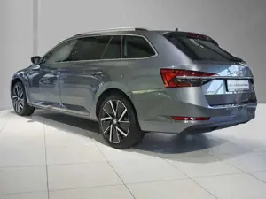 Skoda Superb Combi 2.0 TDI DSG Style Navi, Matrix Bild 3