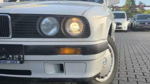 BMW 316 i E30 5-GANG S-Dach Servo Oldtimer el.Spiegel Bild 5