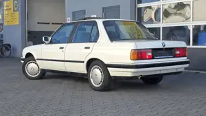 BMW 316 i E30 5-GANG S-Dach Servo Oldtimer el.Spiegel Bild 4