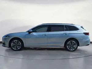 Skoda Superb Selection 1,5 TSI iV 150 kW 6-Gang-DSG *NAVI/HEAD- Bild 2