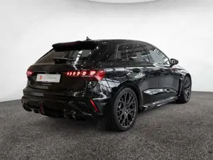 Audi RS3 2.5 TFSI quattro Sportback S tronic 400 PS Bild 3
