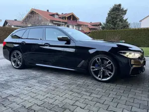 BMW M550 dT xDrive Voll Garantie MwSt AHK ACC Pano Night Vi