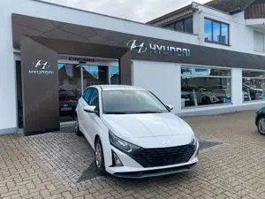 Hyundai i20 1.2 Select mit Navi und Klima