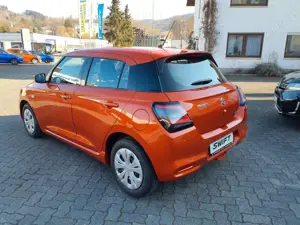 Suzuki Swift 1,2 4x2 Club Hybrid*5 Jahre Garantie* Bild 5