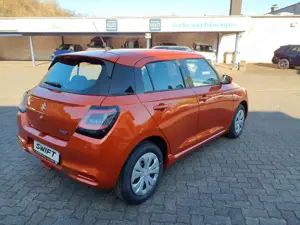 Suzuki Swift 1,2 4x2 Club Hybrid*5 Jahre Garantie* Bild 3