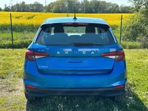 Skoda Fabia 1.0l MPI 59kW Tour LED PDC SHZ Bild 2