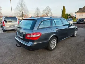 Mercedes-Benz E 200 E T-Modell E 200 CGI BlueEfficiency Bild 4