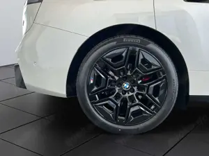 BMW iX xDrive45 M-Sport Pro PANO AHK DA-Prof. adapLED Bild 5