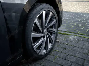 Skoda Octavia Combi 2.0 TDI Style NAVI KAM AHK LED Bild 5