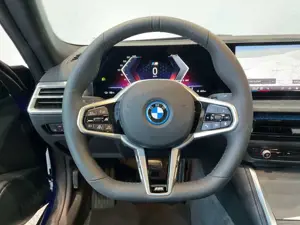 BMW i4 xDrive40 |Anhängerkupplung |Glasdach |Head-Up Disp Bild 4