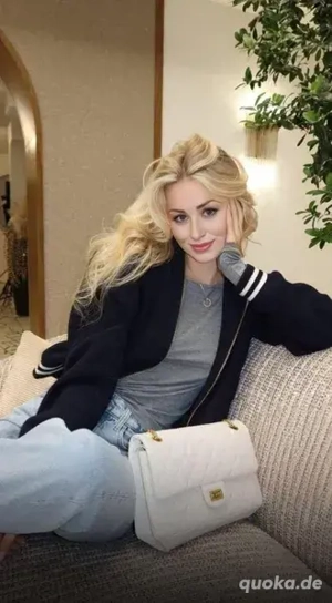 Versaut & geil! Sexy Tina aus Asien