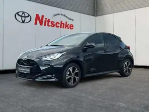 Toyota Yaris 1.5 Hybrid Teamplayer Bild 1