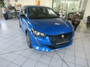 Peugeot 208 e- Allure 136 11kW OnB, Navi, R-Kamera, LM, SHZ Bild 4