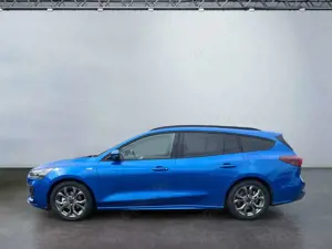 Ford Focus Turnier ST-Line X 1.0 EcoBoost Winterpaket Bild 3