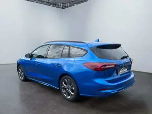 Ford Focus Turnier ST-Line X 1.0 EcoBoost Winterpaket Bild 4