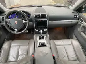 Porsche Cayenne S V8 Pano Leder Bi-Xenon Navi STHZ Bild 2