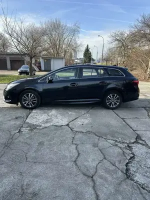 Toyota Avensis Combi 2.0 Bild 5