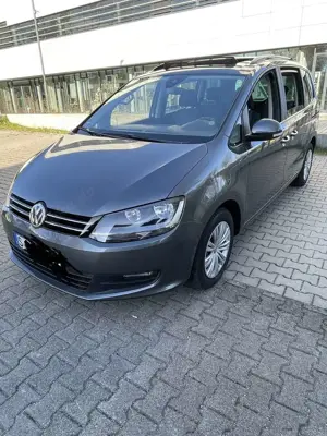 Volkswagen Sharan 2.0 TDI DSG (BlueMotion Technology) Trendline Bild 2