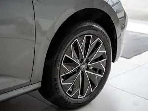 Skoda Kamiq 1.0 TSI Selection AHK KLIMA LED FSE LA Bild 5
