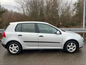 Volkswagen Golf V 1.6 Trendline 2.HAND*KLIMA*SZH*SCHECKHEFT Bild 4