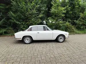 Alfa Romeo GT Giulia Sprint GT Veloce Kantenhaube TÜV neu H Bild 5