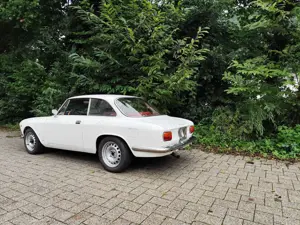 Alfa Romeo GT Giulia Sprint GT Veloce Kantenhaube TÜV neu H Bild 2