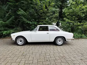 Alfa Romeo GT Giulia Sprint GT Veloce Kantenhaube TÜV neu H Bild 4