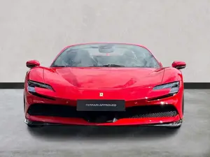 Ferrari SF90 Spider *AFS*Karbon*Embleme*CarPlay* Bild 4