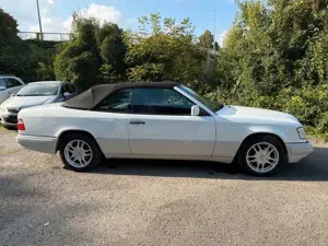 Mercedes-Benz E 200 Cabrio NUR 92.200 km Automatik/Klima/Leder