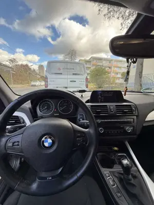 BMW 118 118d Bild 2