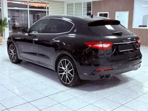 Maserati Levante 3.0 V6+Sport+KeylessGo+Kamera+Panorama Bild 3