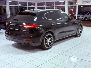 Maserati Levante 3.0 V6+Sport+KeylessGo+Kamera+Panorama Bild 4