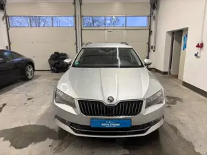 Skoda Superb Combi 2.0 TDI Ambition*1-Hand*PDC*Navi*GRA SHZ+2xK