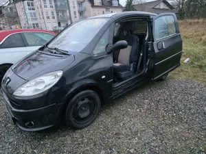 Peugeot 1007 AHK, el. Schiebetüren, 8-fach bereift Bild 5