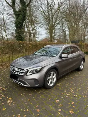 Mercedes-Benz GLA 200 d 7G-DCT
