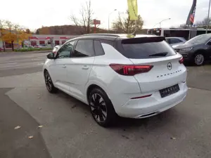 Opel Grandland Plug-in-Hybrid4 1.6 DI Automatik Ultimate Bild 3