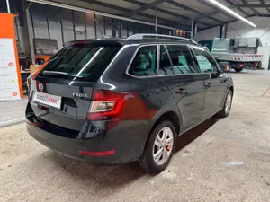 Skoda Fabia Combi Soleil ACC Sitzheizung PDC Klimaaut. Bild 5