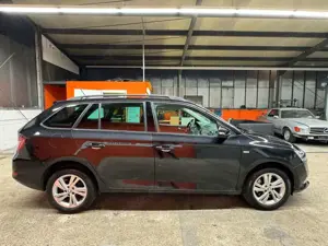 Skoda Fabia Combi Soleil ACC Sitzheizung PDC Klimaaut. Bild 4