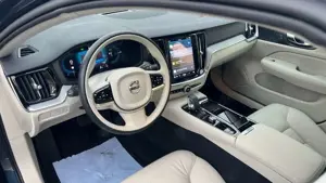 Volvo V60 T6 PHEV AWD Essential *Leder*PDC*LHZG*