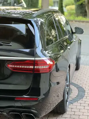 Mercedes-Benz E 63 AMG S 4Matic+ T  Vollausst. Junge Sterne Garantie Bild 4