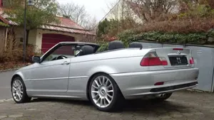 BMW 320 i Cabrio 6-Zylinder *VOLLLEDER * KLIMA *18" *NAVI
