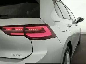 Volkswagen Golf VIII 1.5 eTSI DSG Standhz,Pano,Acc,Matrix,AHK!