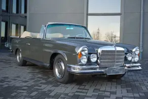 Mercedes-Benz 280 SE 3,5 Cabriolet Conversion